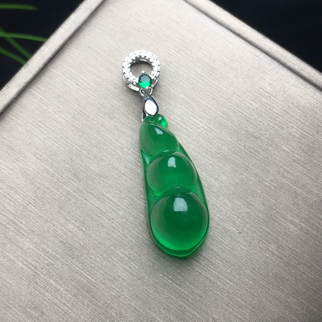 Ice Green Jade Pendant. (1 of 6)