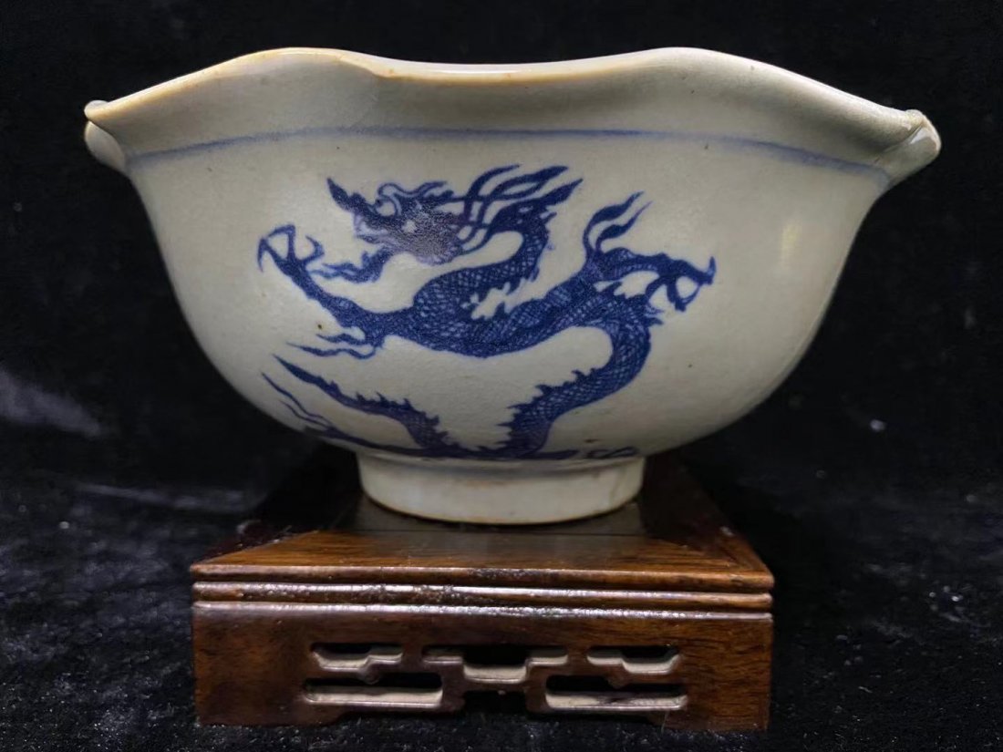 Blue and White Bowl Ming dynasty: The workmanship is fine, the patina is thick, the skin is old-fashioned, and the appearance is shown in the picture.