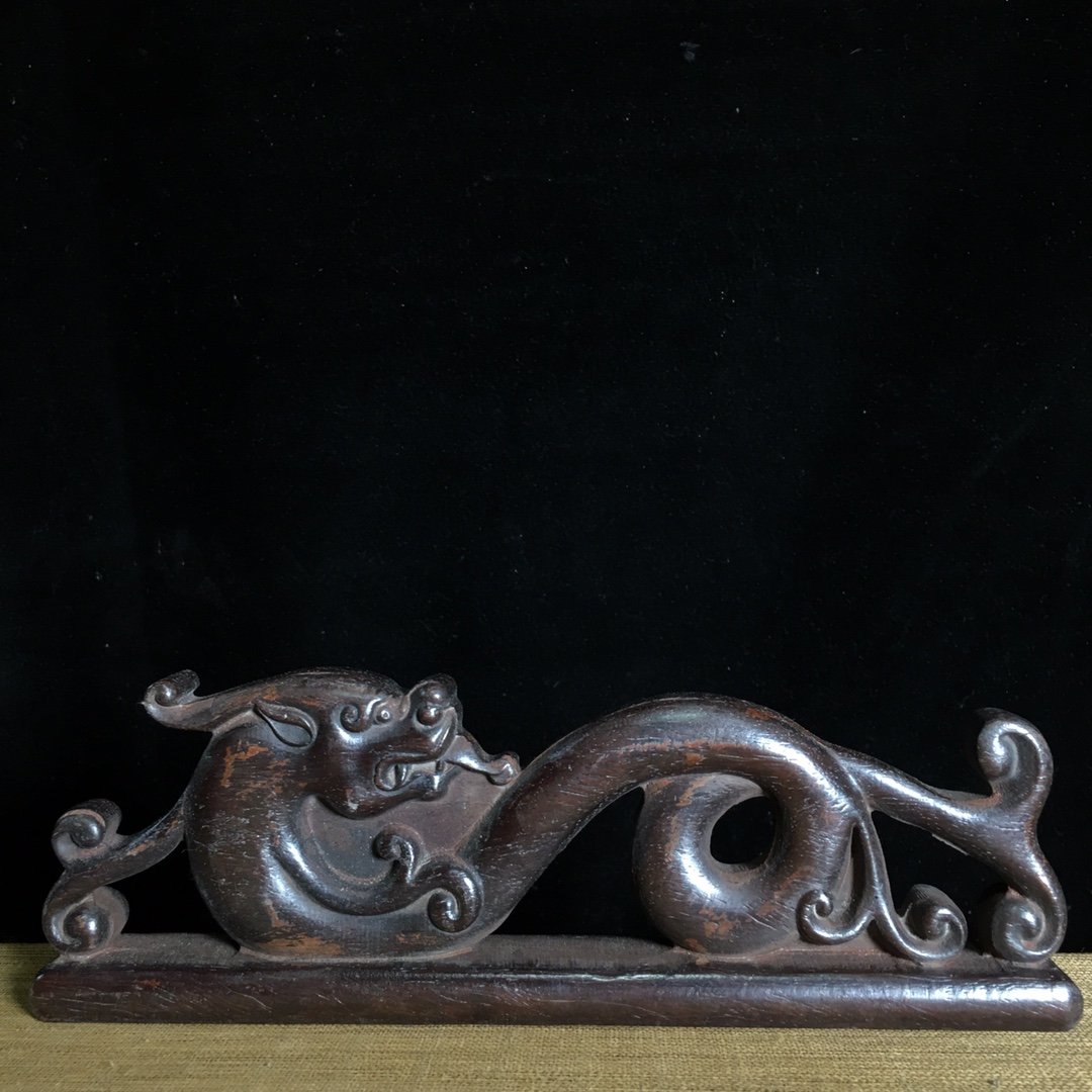 Sandalwood Carved Pen Holder: Sandalwood Carved Pen Holder The carving is vivid, the lines are smooth, and the appearance is perfect worth collecting