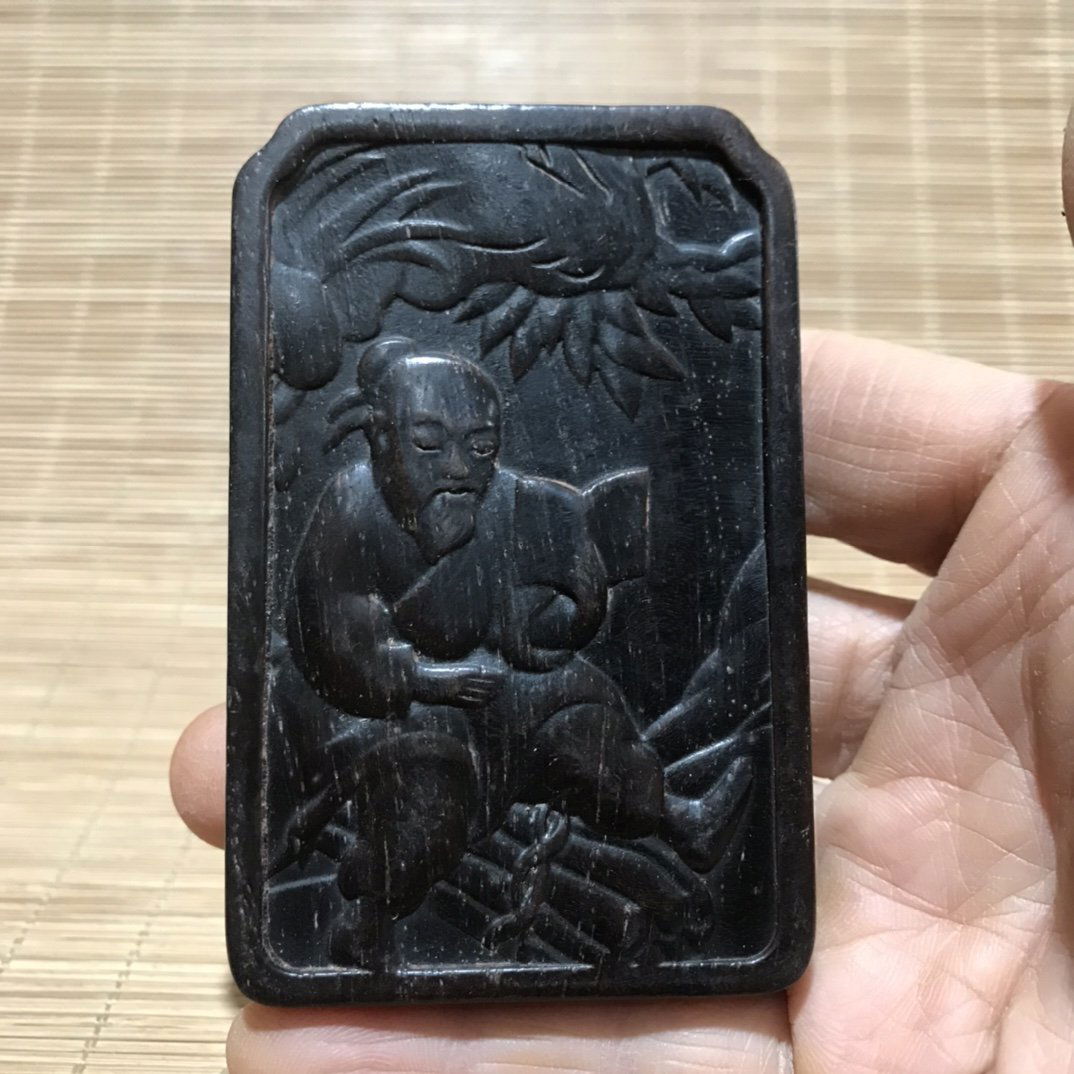 Agarwood Ornament: Pure old spice, fine wood, dark skin, square card, shallow relief carved characters, story themes, full of artistic conception, both form and spirit, sophisticated knife, engraved poems on the reverse