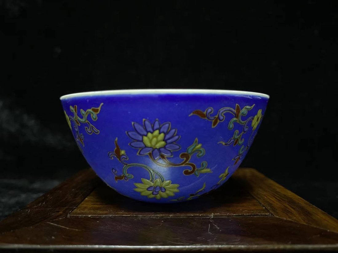 Ming Dynasty tea bowl: Ming Dynasty tea bowl The patterns are exquisite, the texture is clear, and the culture is full of flavor. The product is intact and worth collecting.