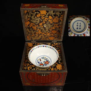 Qing Dynasty hand-painted Doucai porcelain dragon and phoenix bowl: Qing Dynasty hand-painted Doucai porcelain dragon and phoenix bowl Items are brightly colored and have clear lines. Beautiful patterns and a long history