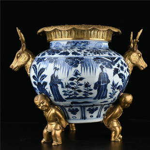 Yuan blue and white Su Ma Li blue material Jinxiang Pavilion pattern inlaid copper deer head statue: Yuan blue and white Su Ma Li blue material Jinxiang Pavilion pattern inlaid copper deer head statue The pattern is exquisite, the lines are clear, and the paste is thick. good cultural heritage