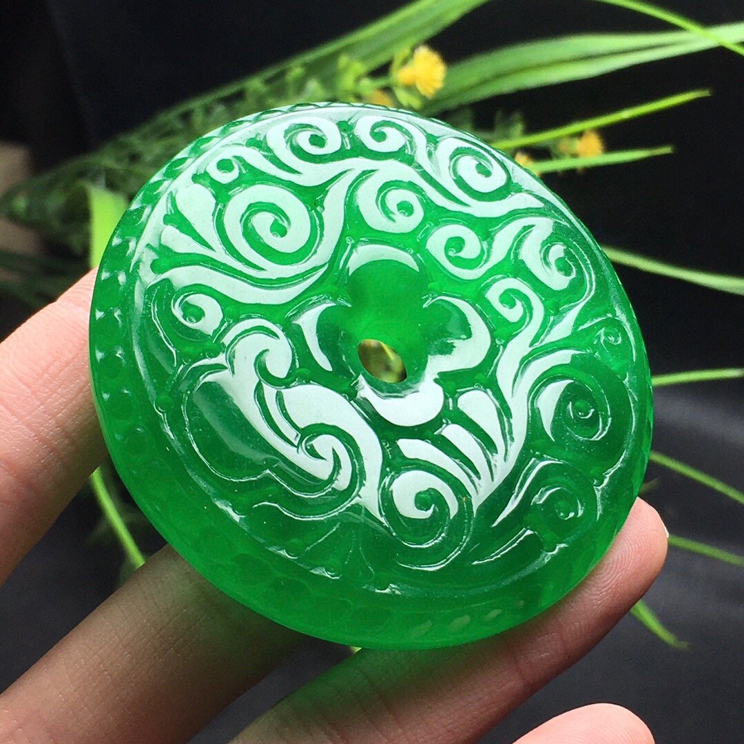 Ice Green Thick Pack Carved Flower Safety Buckle: Ice Green Thick Pack Carved Flower Safety Buckle The product is round and shiny, with first-class quality.
