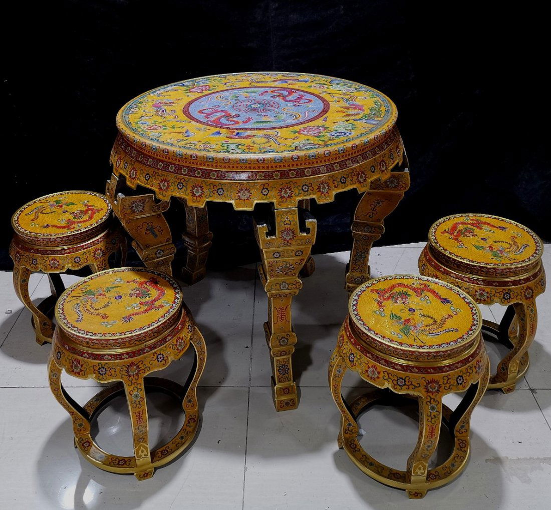 Collection of royal enamel tables and chairs in the Qianlong period of the Qing Dynasty (1 of 8)