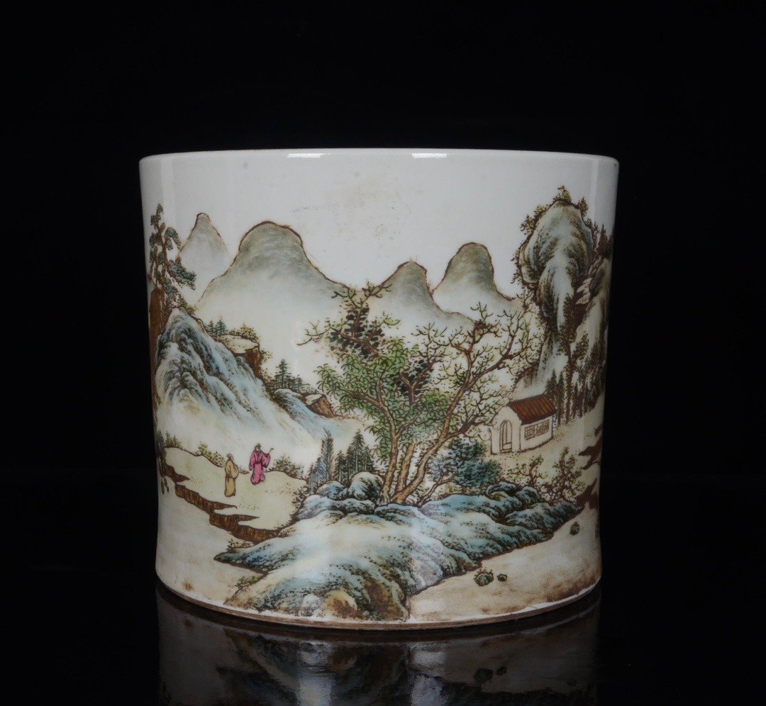 Qing Qianlong pastel pen holder with landscape and pavilion pattern: Qing Qianlong pastel pen holder with landscape and pavilion pattern Items are brightly colored and beautifully patterned. Great culturalatmosphere