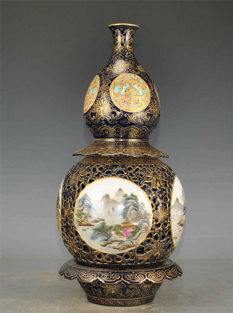 Qing Qianlong gold enamel color gourd turning heart vase.: Qing Qianlong gold enamel color gourd turning heart vase. Items are brightly colored and beautifully patterned. Great culturalatmosphereã€‚