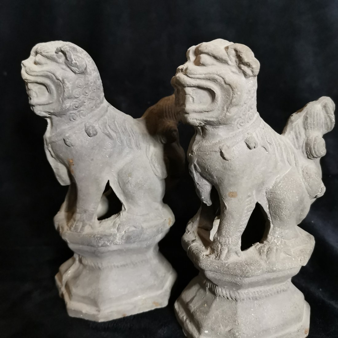 Ming Dynasty Grey Pottery Lion Ornament: Exquisite workmanship, made of pottery. Chinese traditional study auspicious ornaments.