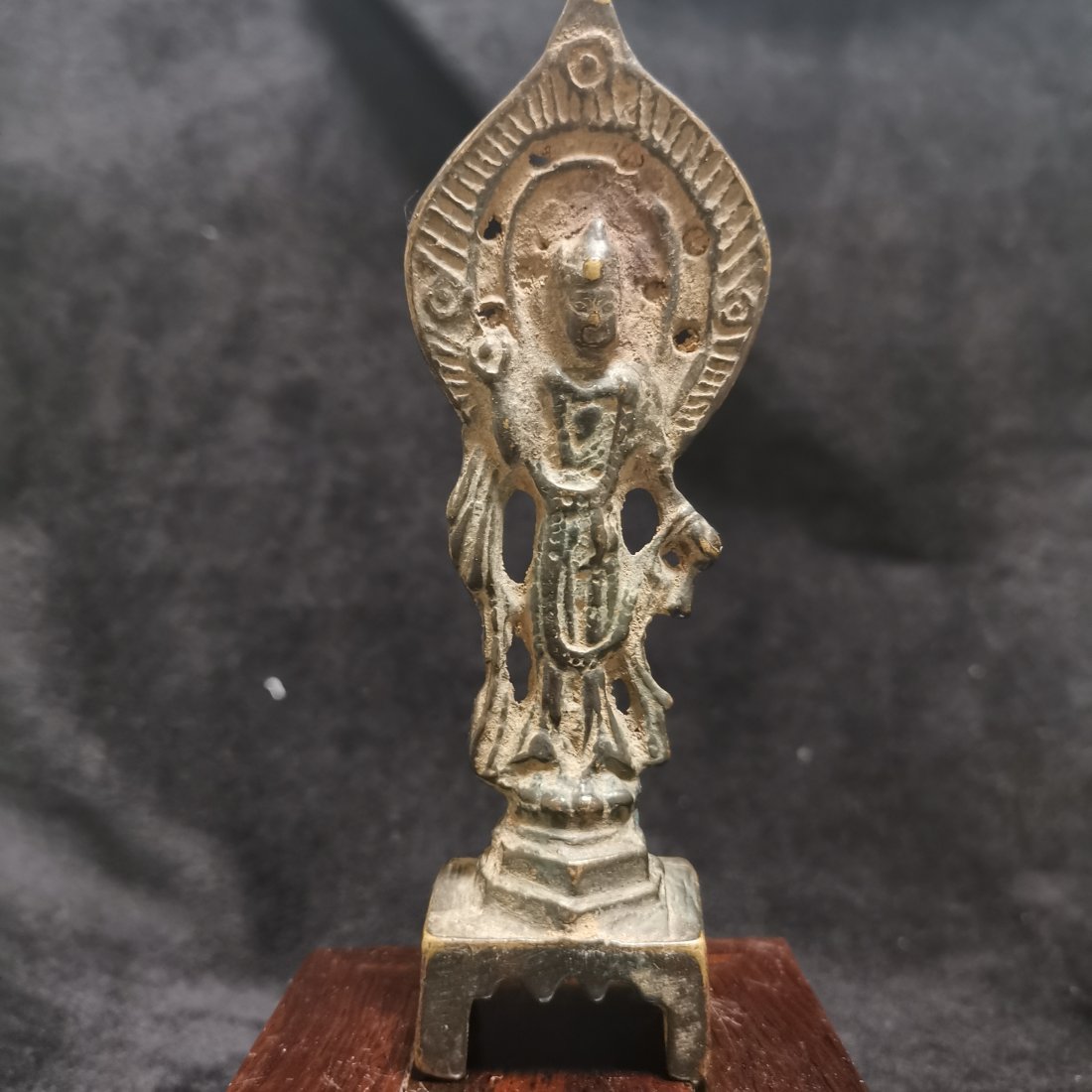 copper Buddha Statues of the Ming Dynasty: Exquisite sculpture, handicrafts and fine collections