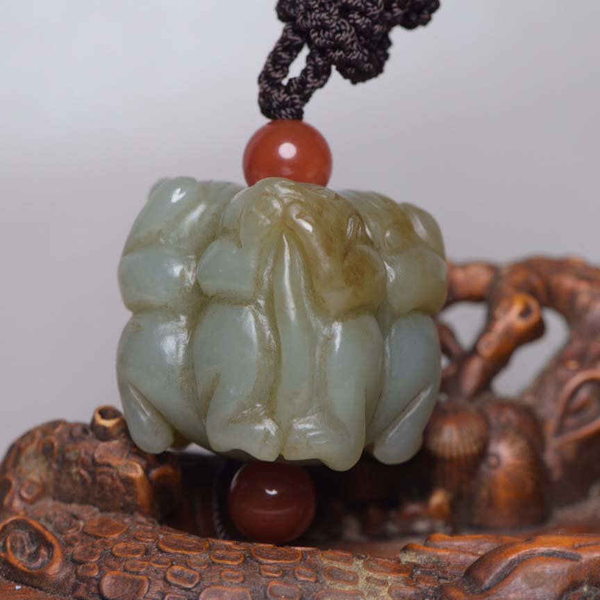 Hetian jade three no monkeys: Hetian jade three no monkeys.The jade is warm and delicate, the color is natural, the knife is sophisticated, the leather shell is top-notch, the carving is vivid, the lines are smooth, and the appear
