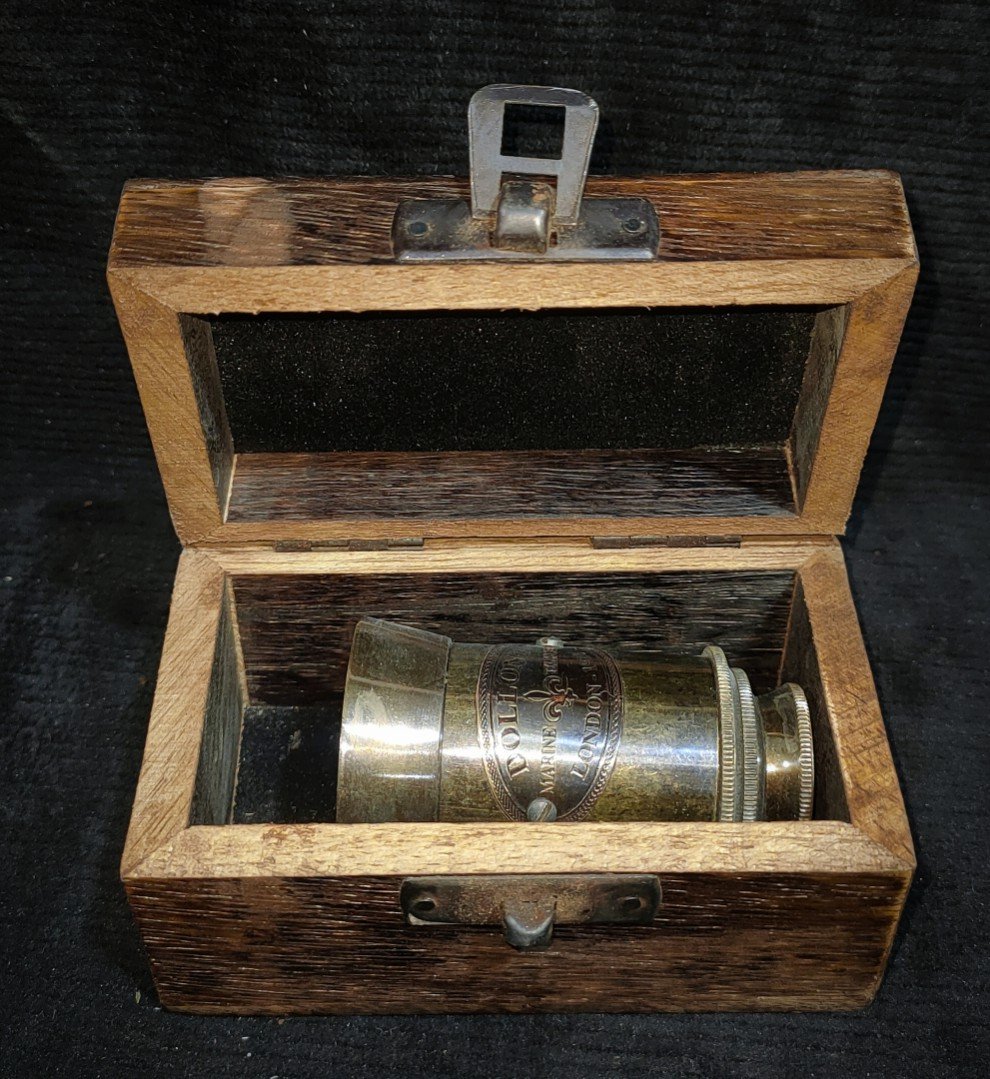 Copper telescope with box (telescope can be retracted): Copper telescope with box (telescope can be retracted). The items are perfect, the pulp is old-fashioned, and the cultural atmosphere is strong.