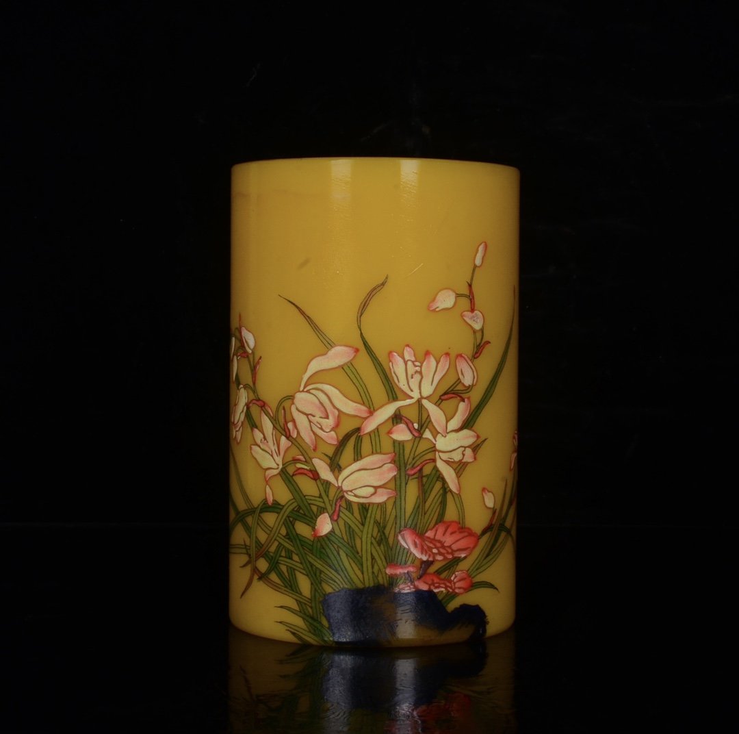 Qing Yongzheng Enamel Colored Flower Orchid Feeder Pen Holder: Qing Yongzheng Enamel Colored Flower Orchid Feeder Pen Holder. Items are brightly colored and beautifully patterned. Great culturalatmosphere.