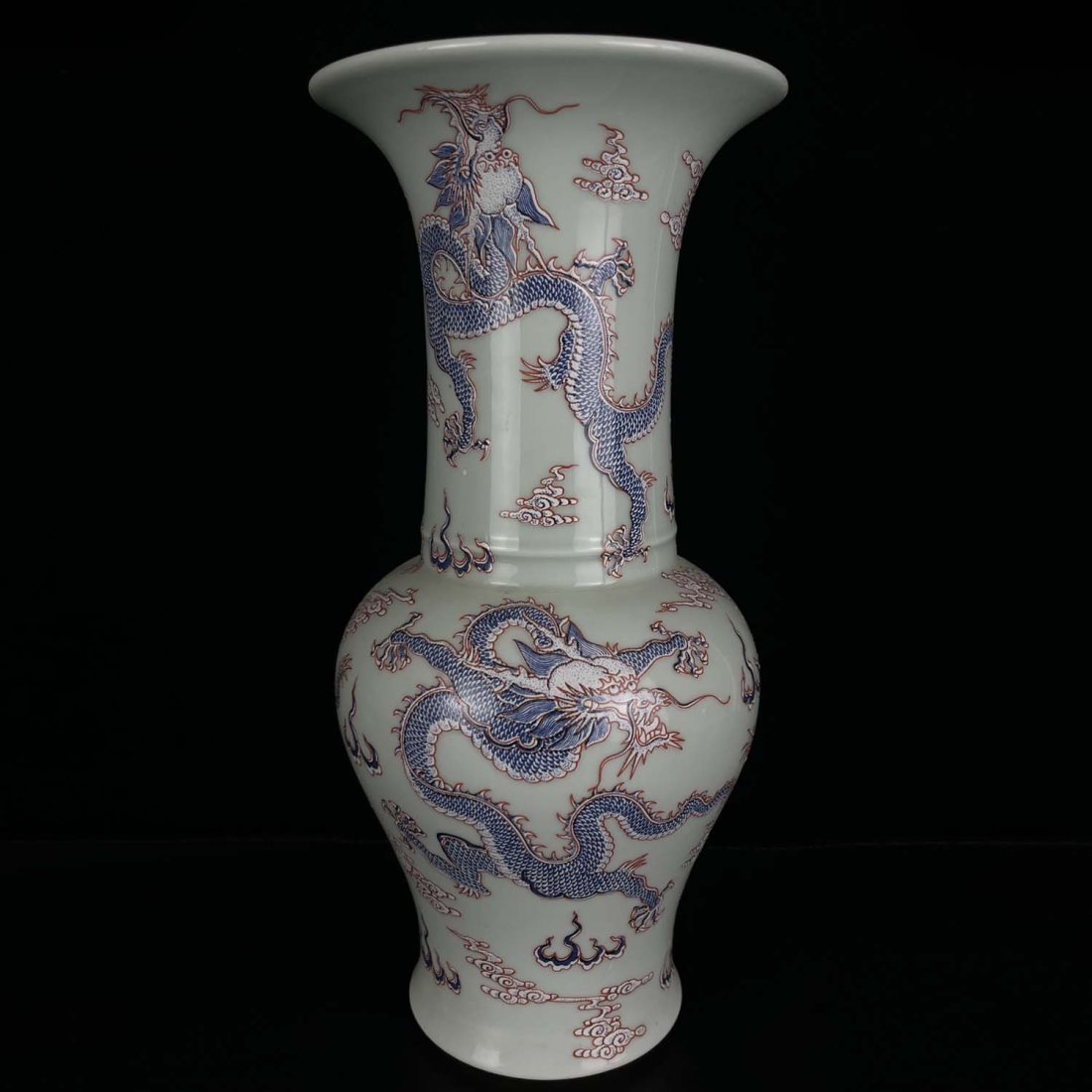 Great Qing Emperor Kangxi style panlong flower goblet: Great Qing Emperor Kangxi style panlong flower goblet.Items are brightly colored and beautifully patterned. Great culturalatmosphere.