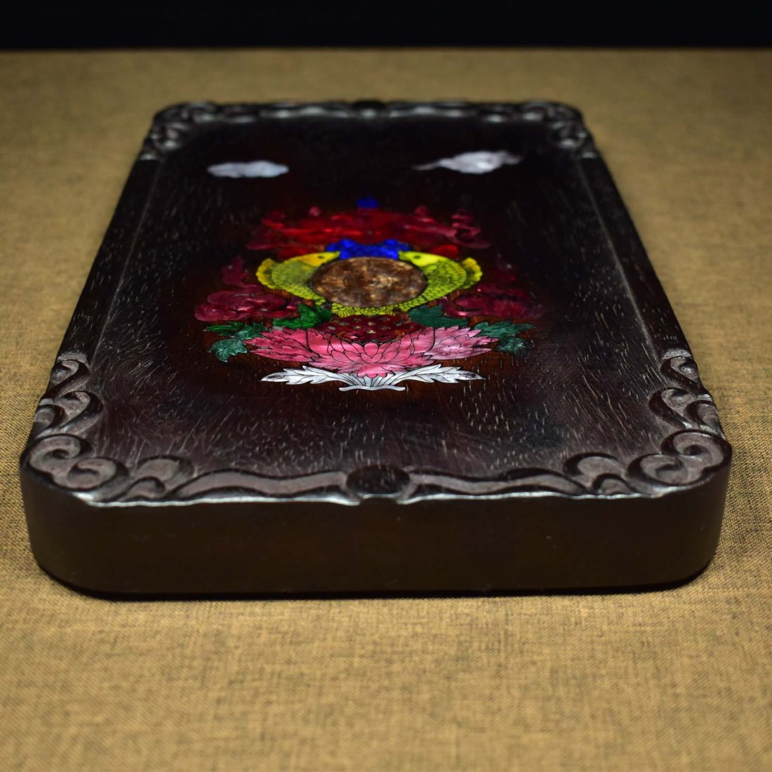 Blood sandalwood inlaid mother-of-pearl eight treasures thangka: Blood sandalwood inlaid mother-of-pearl eight treasures thangka Items are brightly colored and beautifully patterned. Great culturalatmosphere