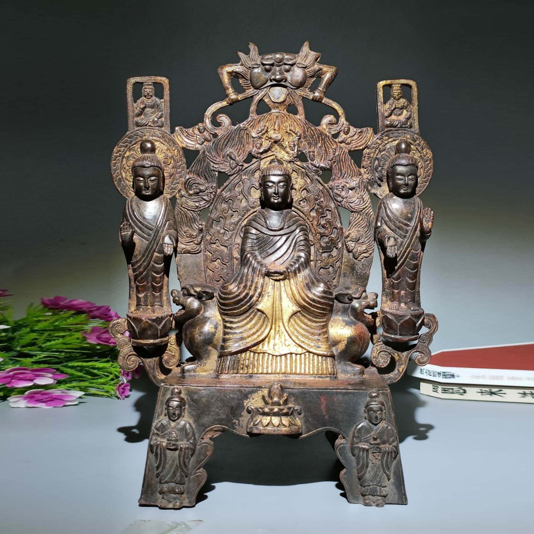 Gilt Bronze Northern Wei Buddha Statue: Gilt Bronze Northern Wei Buddha Statue.The shape is dignified, the pulp is old-fashioned, and the cultural atmosphere is great.