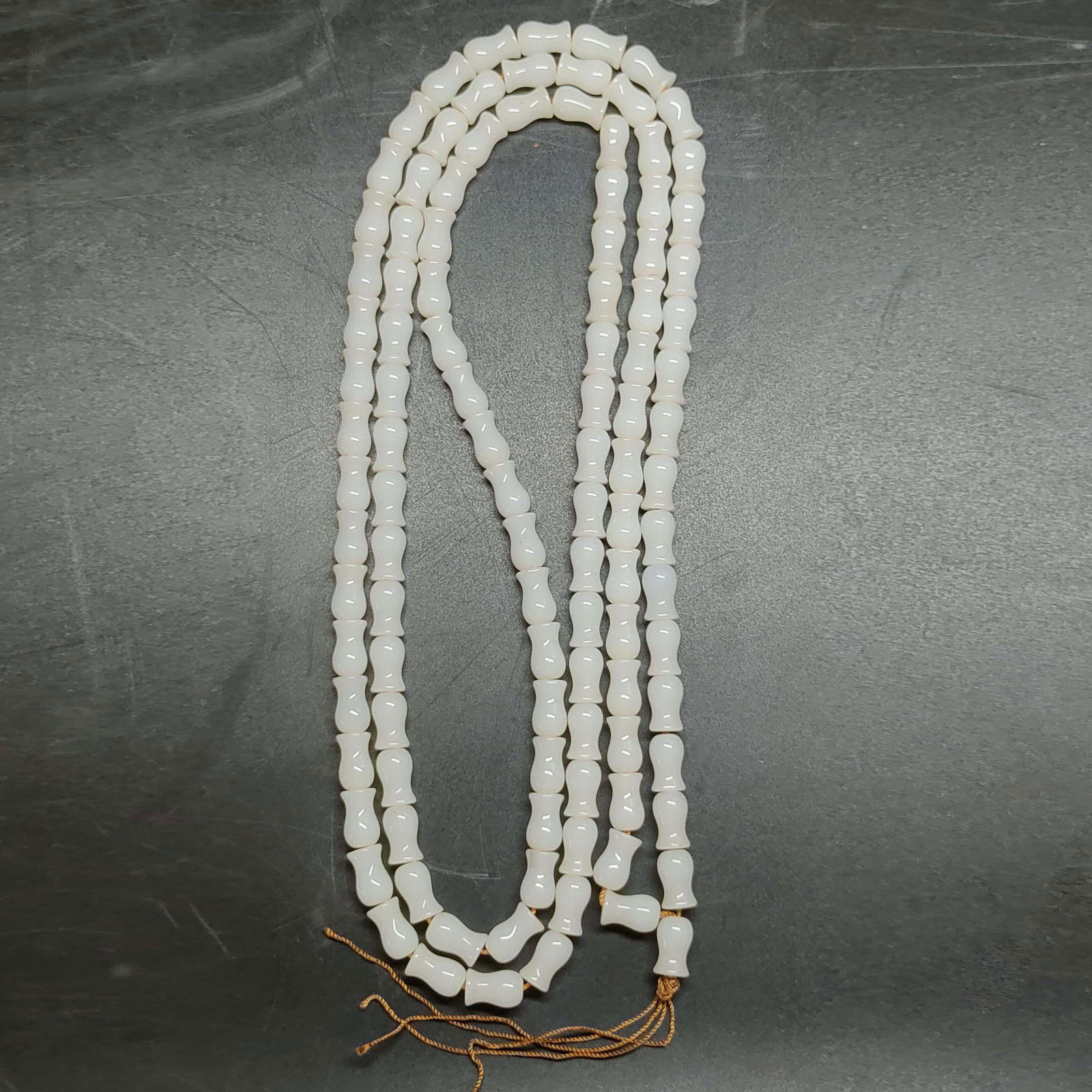 Exquisite Hetian jade chain in lacquer box (1 of 8)