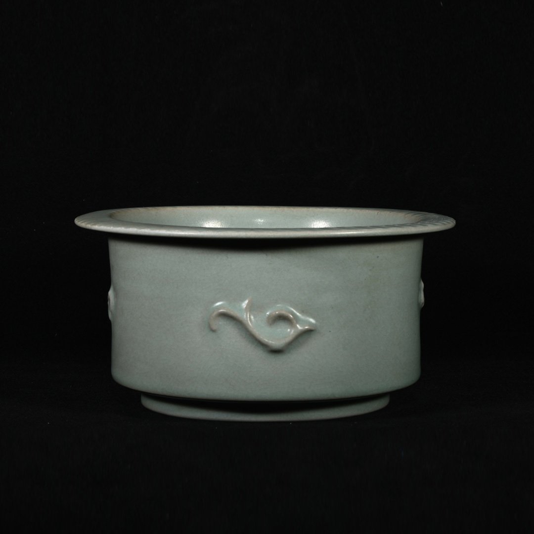 A Song Ru Kiln Xiuneisi Inscribed Ruyi Ruyi Washer: A Song Ru Kiln Xiuneisi Inscribed Ruyi Ruyi Washer