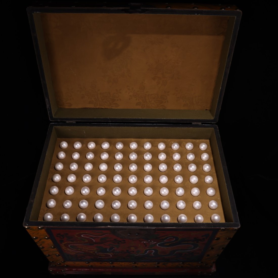 A box of shell balls: A box of shell balls.The items are perfect, the pulp is old-fashioned, and the cultural atmosphere is strong.