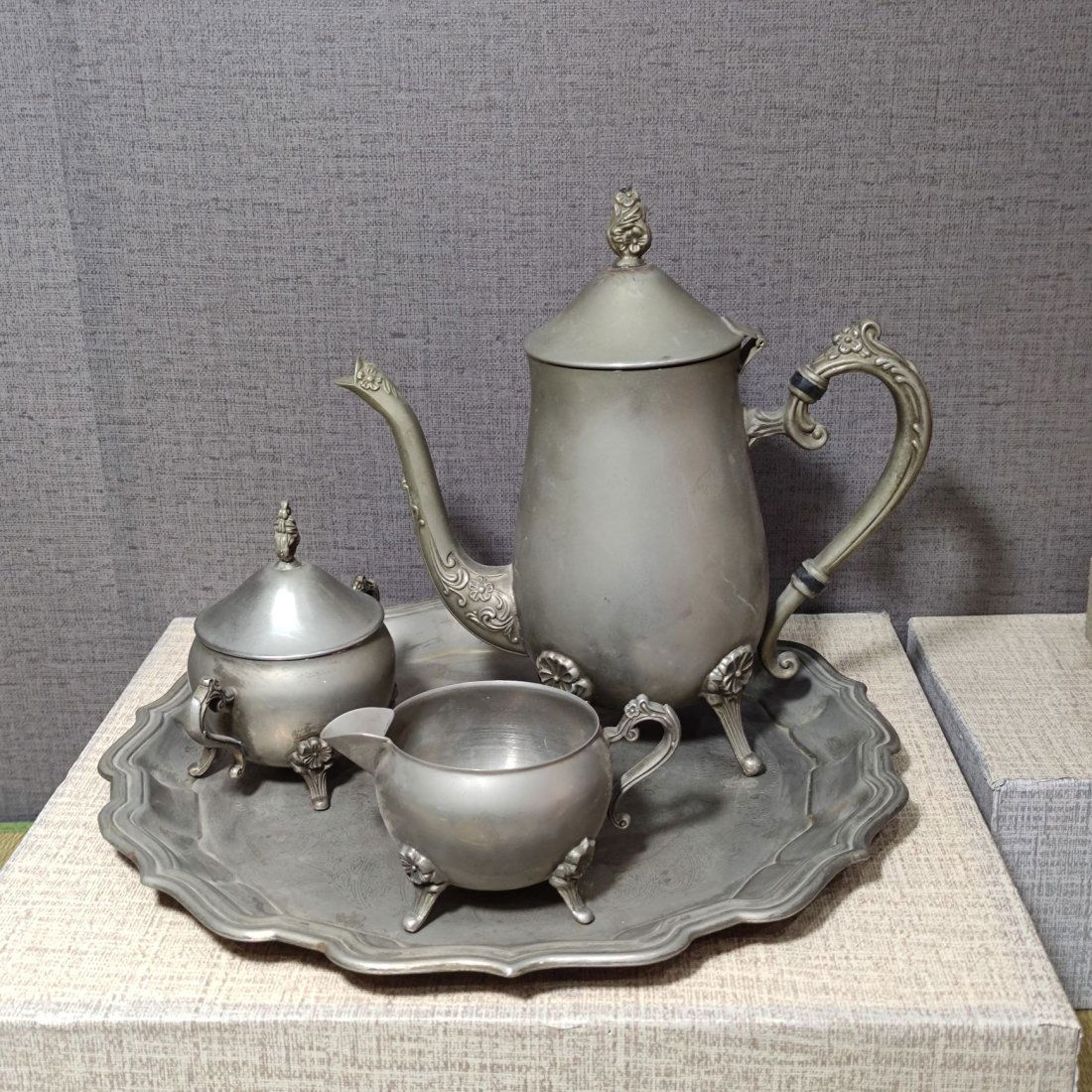 Silver pot and silver cup tea set: Silver pot and silver cup tea set The items are perfect, the pulp is old-fashioned, and the cultural atmosphere is strong