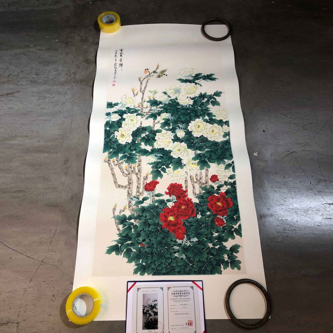 Painted by Yu Zhizhen: Yu Zhizhen (1915-1995.5.) female, Han nationality, native of Beijing. Zi Yiyun, the name of the studio is Baihua Bookstore, a famous flower and bird painter