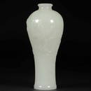 Qing Dynasty Hetian Jade Seed Material Plum Vase Ornament