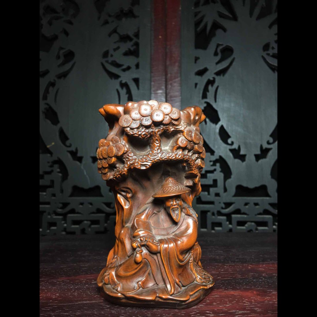 Boxwood pen holder decoration: Boxwood pen holder decoration The items are perfect, the pulp is old-fashioned, and the cultural atmosphere is strong.