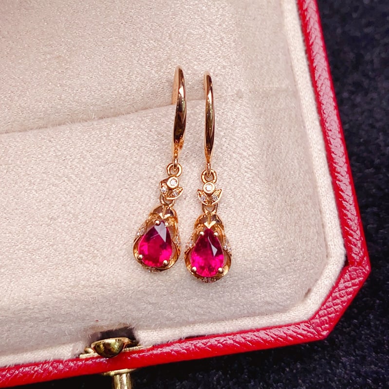 18k gold with diamond and tourmaline ear hooks: 18k gold with diamond and tourmaline ear hooks Total weight 1.87g, main stone 0.9ct, diamond: 0.073/24p