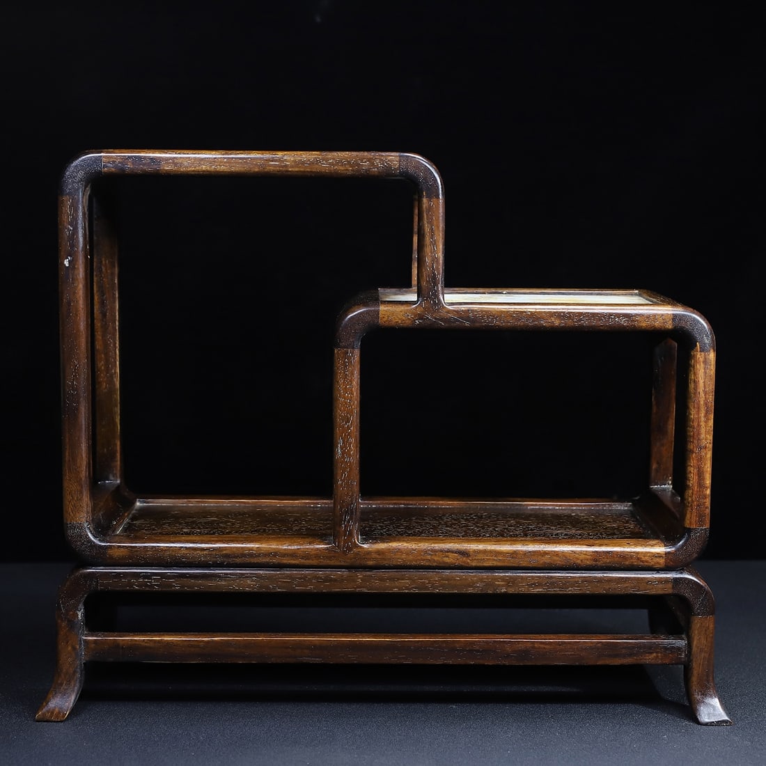 Rosewood and Marble Table Display Stand for Teapots and Tea Sets: Rosewood and marble inlaid display rack teapot and tea set storage, selected materials, fine workmanship, thick and smooth varnish, with a length of 39 cm, width of 16 cm, and height of 32 cm