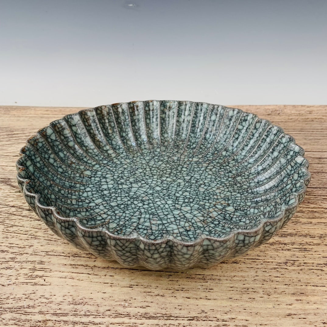 Song Dynasty style Ge Kiln Ge porcelain chrysanthemum brush washer (1 of 9)