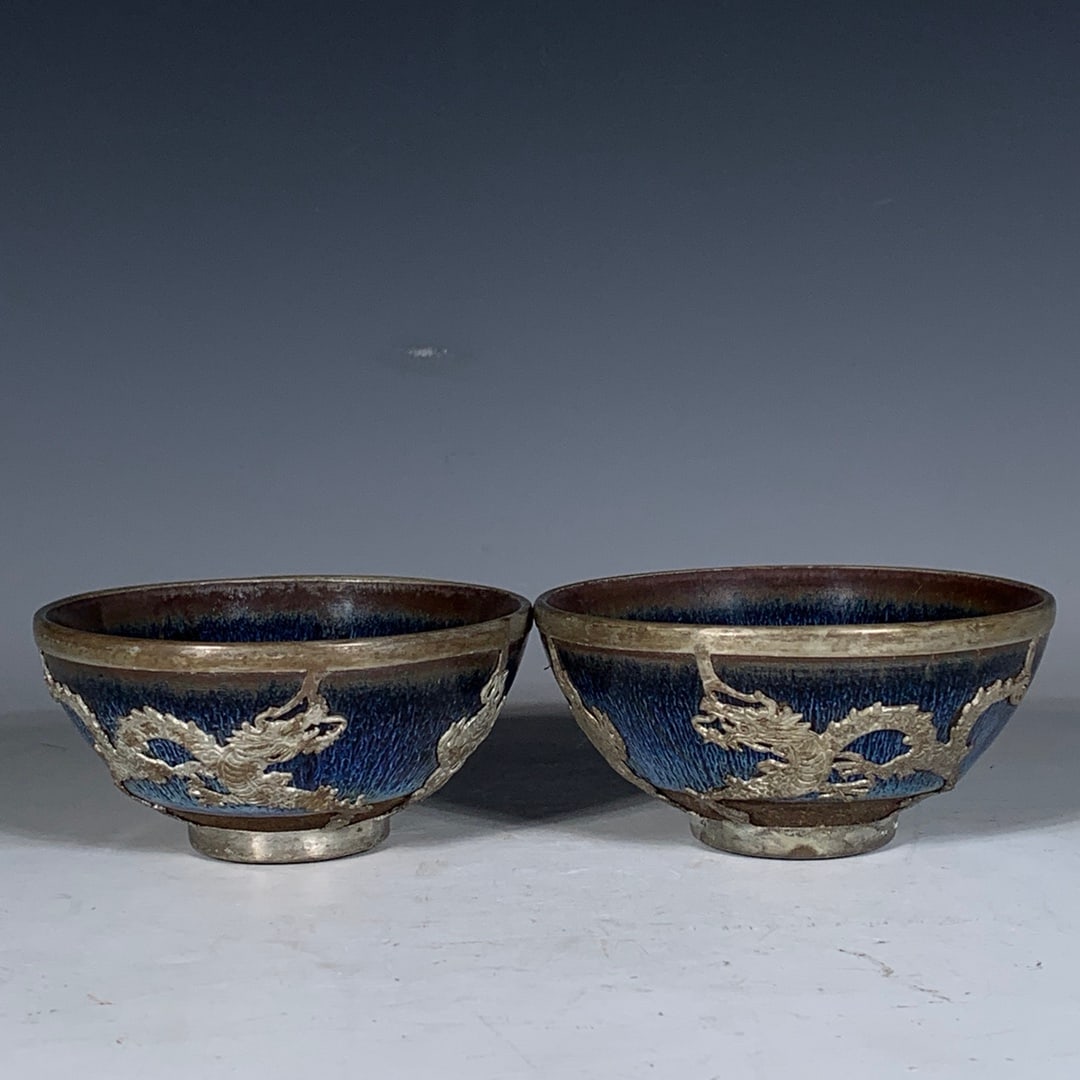 Song Dynasty Style Jian Kiln Teapot with Silver-Edged Blue Rabbit Hair Pattern: Song Dynasty style Jian Kiln teacup with silver inlay and blue hare's fur glaze, height 4.5cm, diameter 9.5cm