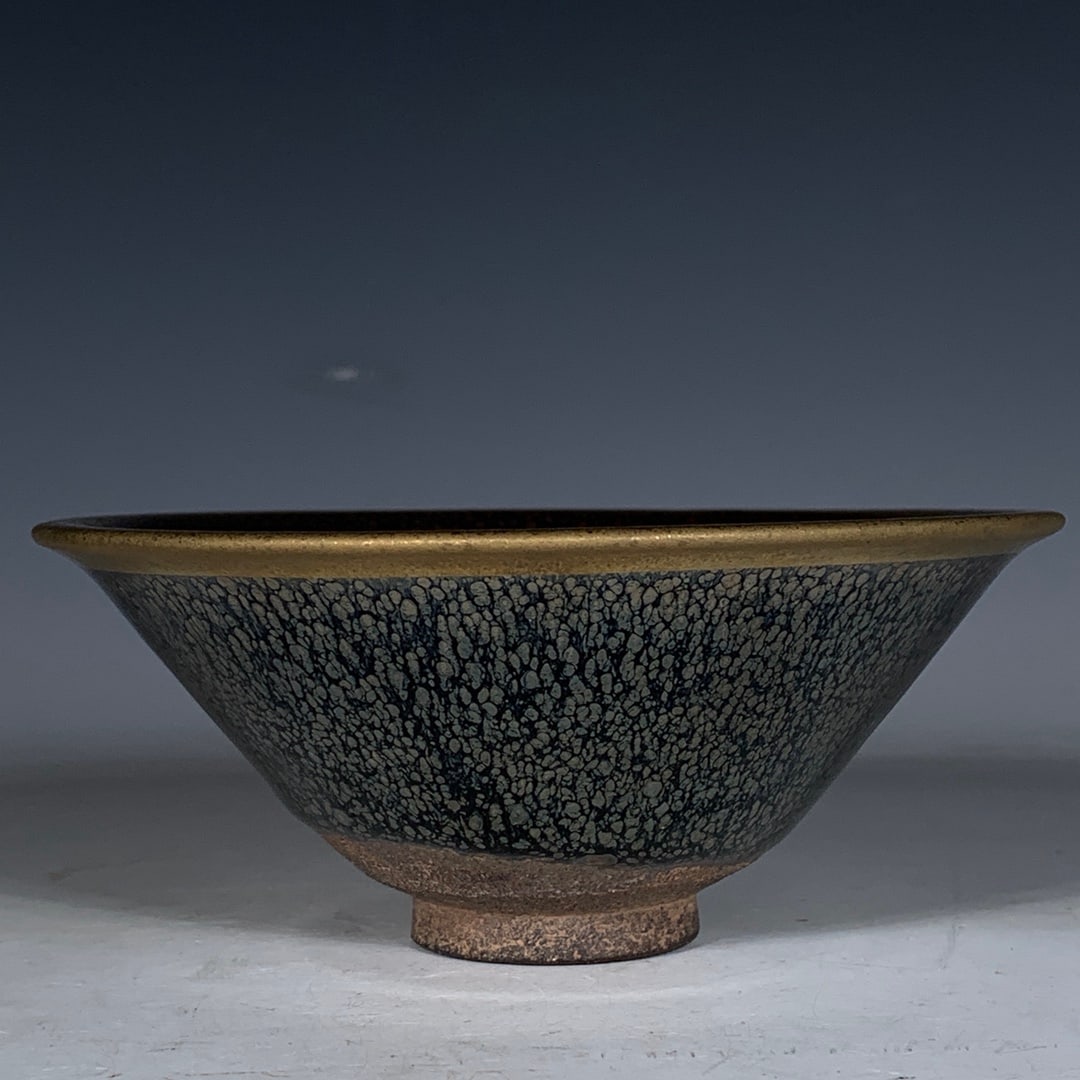 Song Dynasty style Jian Kiln gold-painted oil-drop umbrella-shaped bowl: Song Dynasty style Jian Kiln gold-painted oil drop tea bowl, height 5 cm, diameter 12.5 cm