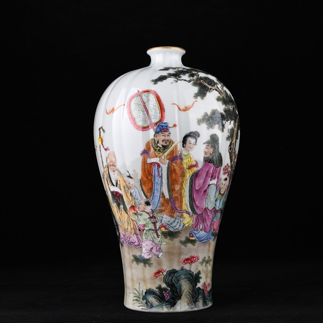 Qing Yongzheng style official kiln enamel three stars shining pattern hanging muscle Mei bottle: Qing Yongzheng style official kiln enamel ware with the pattern of three stars shining high hanging muscle plum vase specifications 33.5x18 centimeters