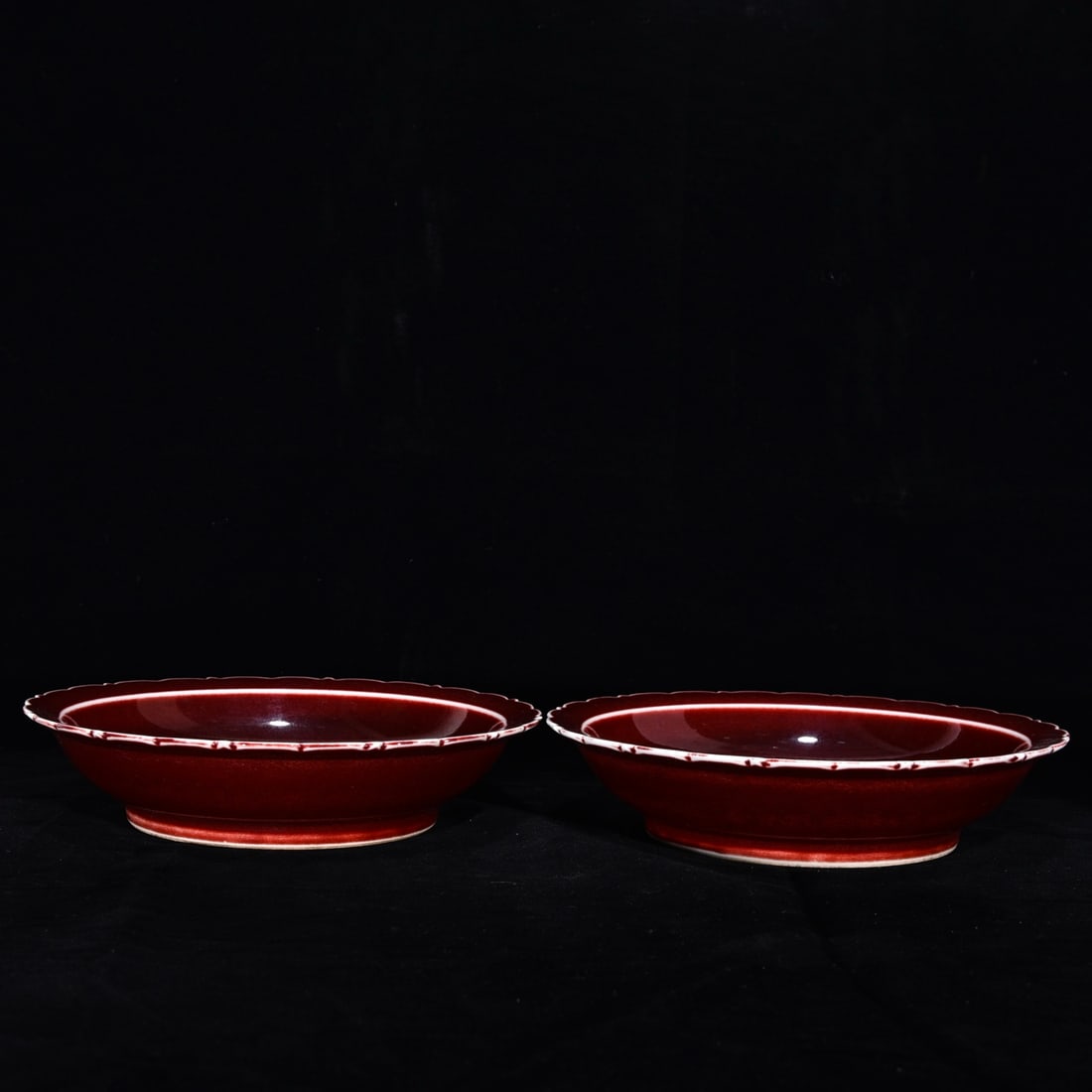 A plate in the style of the Xuande period of the Ming Dynasty, with red glaze and gold decoration, (1 of 9)