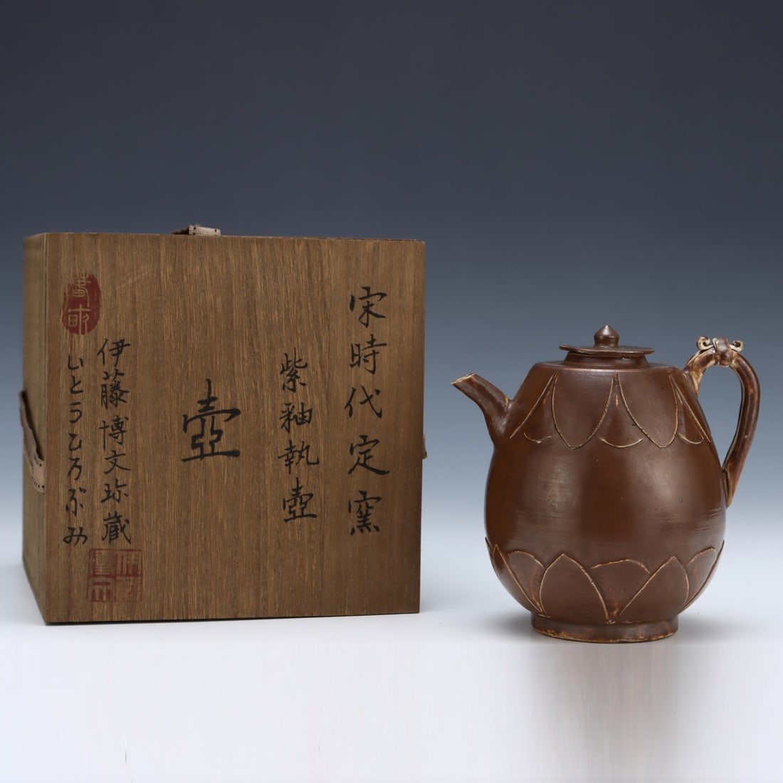 Song Dynasty Style Ding Kiln Purple Glaze Ewer: Song Dynasty style Ding Kiln purple glazed ewer size height: 13.5 centimeters. Diameter: 14 centimeters