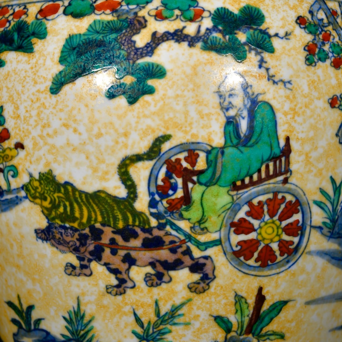 A pair of meiping vases with underglaze polychrome featuring the story of Guiguxiaoshan from the - 5