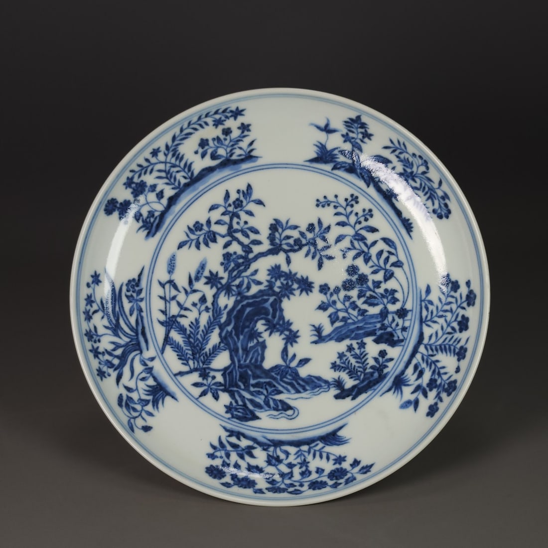 Ming Xuande Style Blue and White Plate with Pine, Bamboo, and Plum: Ming Xuande style blue and white plate with pine, bamboo, and plum design, 3x9 centimeters