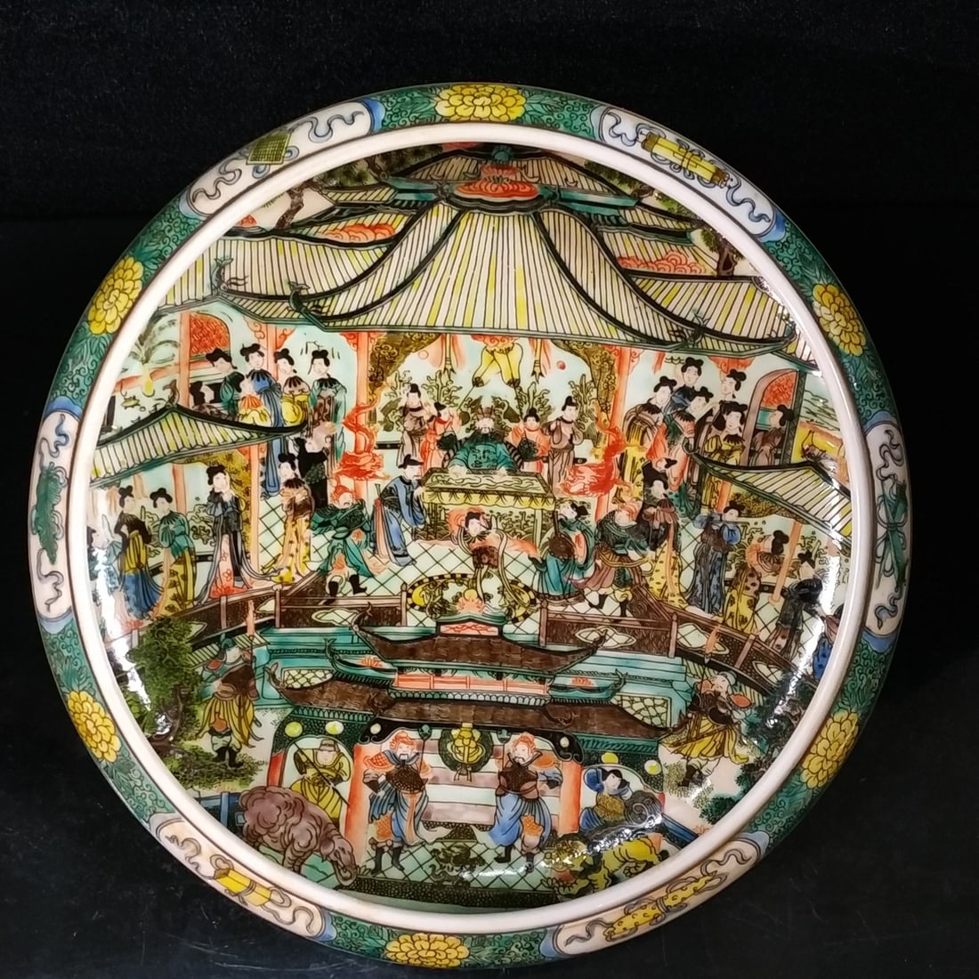 Qing Kangxi-style pink hand-painted porcelain wash basin with figures and stories: Qing Kangxi style famille-rose hand-painted porcelain wash basin with figures and stories, 7x27 centimeters