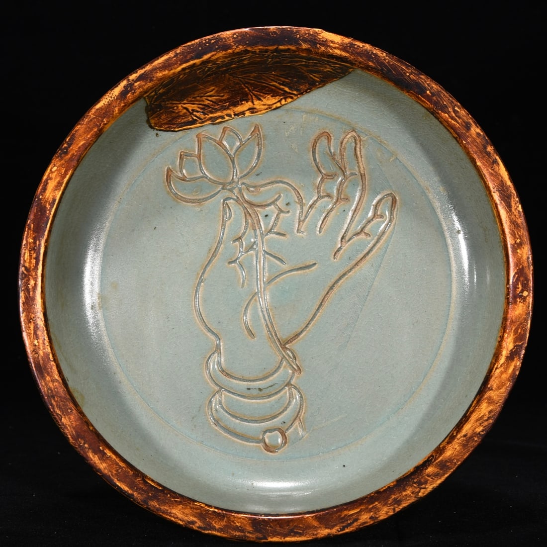 Song Dynasty style Ru Kiln wash with silver inlay and Buddha's Hand pattern: Song Dynasty style Ru Kiln washbasin with silver inlay and Buddha's Hand pattern, height 4.5 cm, diameter 22 cm