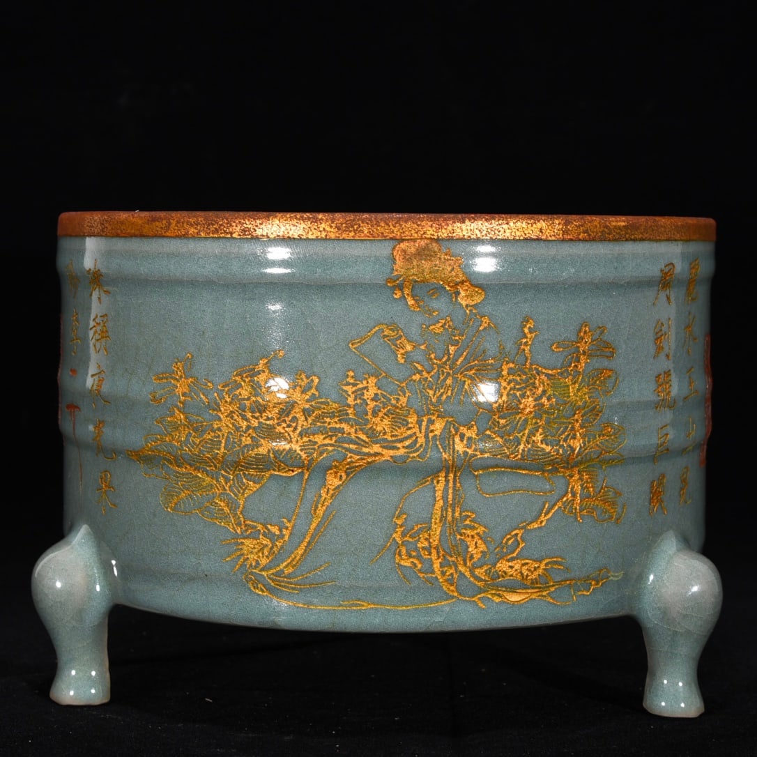 Song Dynasty style Ru Kiln covered with inscription, gilded, carved lady pattern, and three-legged: A Song Dynasty Ru ware three-legged box with a gilt inscription and engraved lady motif, 12.5 cm high and 19.5 cm in diameter.