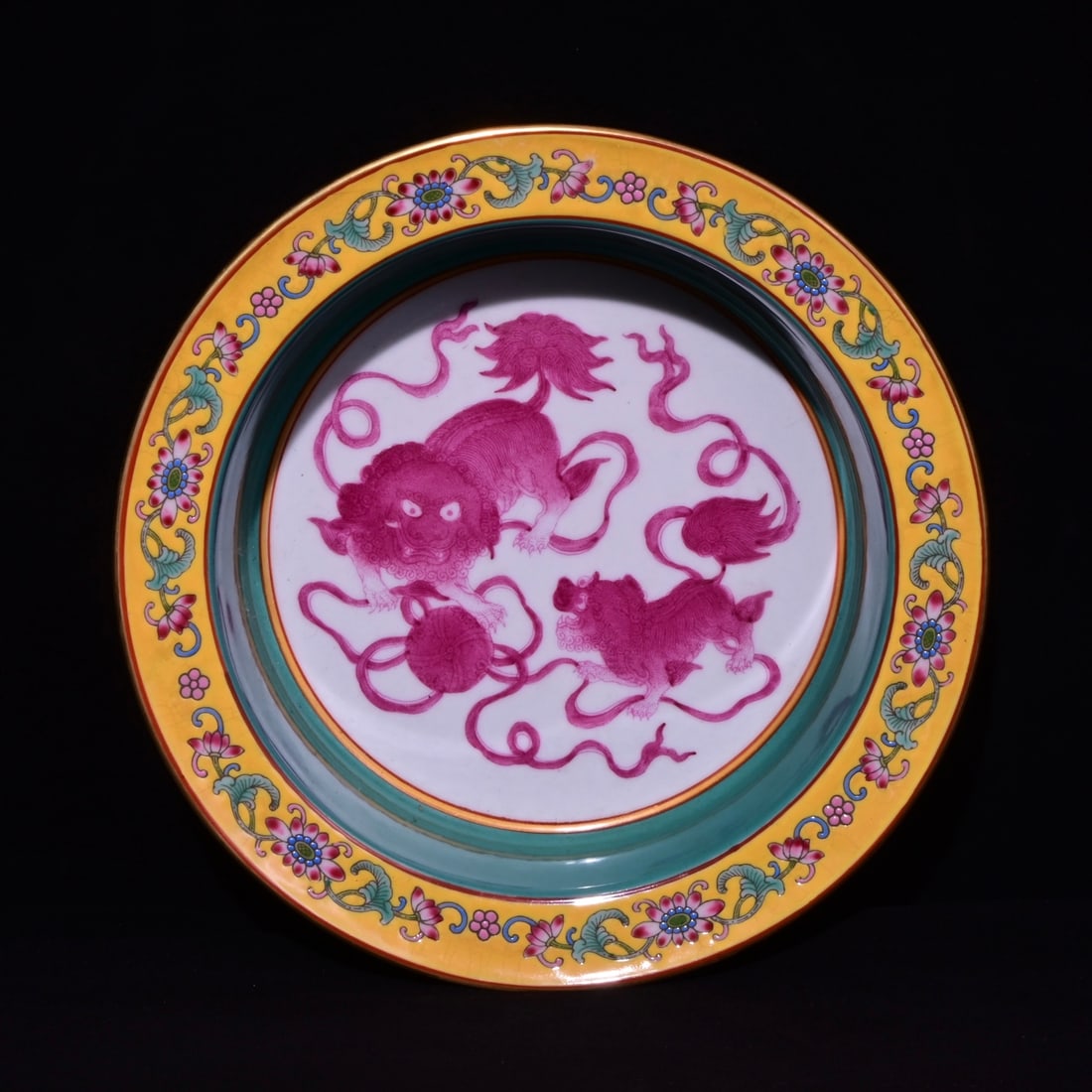Qing Qianlong Style Glaze Red and Gold Lion Pattern Ink Wash Basin: Qing Qianlong style famille-rose gold lion pattern ink wash, height 6.3 x 21.3 centimeters