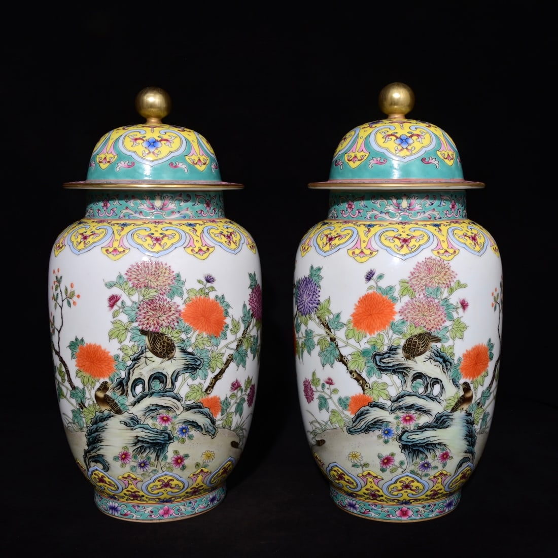 Qing Qianlong Style Enamel Colored Gold-Lined Peaceful Life Covered Jar (1 of 11)