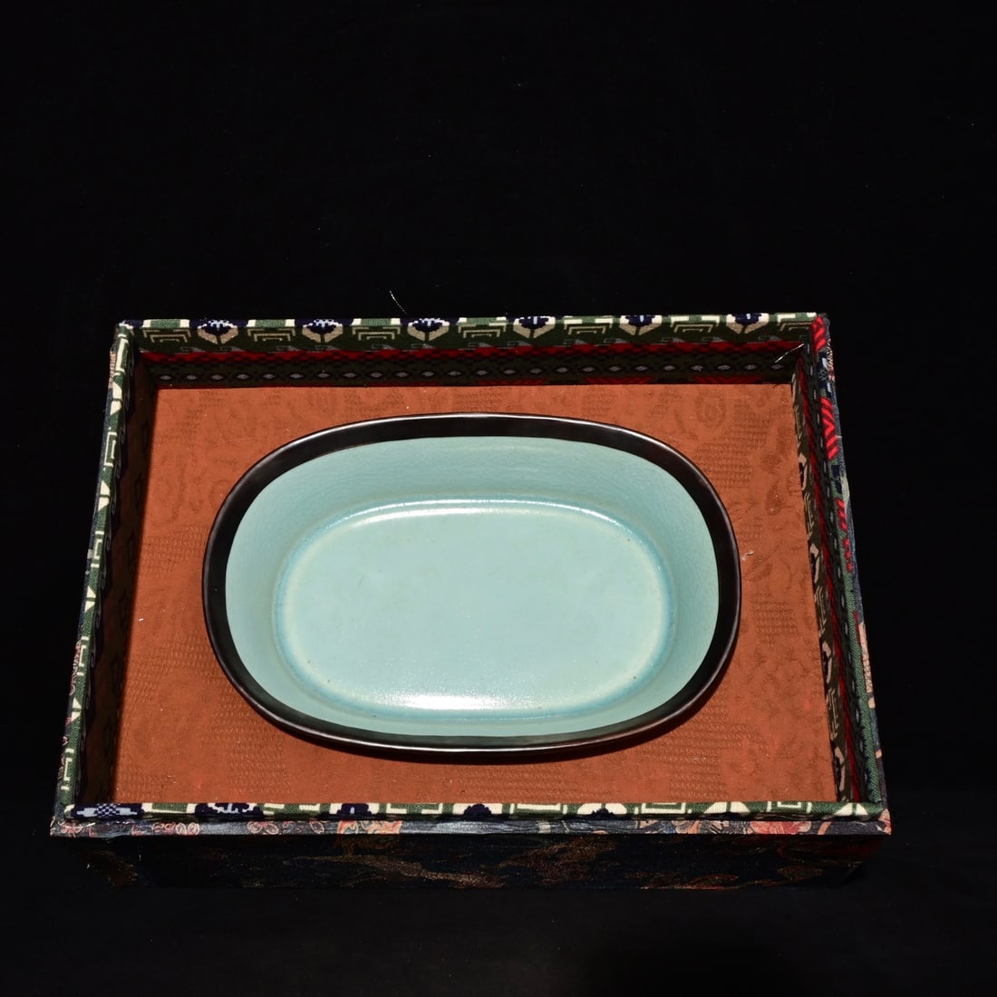 Northern Song Dynasty style Ru Kiln inscribed with the character 'Jia' water caltrop basin: Northern Song Dynasty Ru Kiln style 'Jia' character mark 'Bao' mouth water narcissus basin, height 7x23.8 centimeters