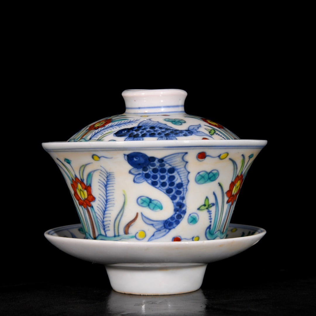 Ming Chenghua style red underglaze overglaze fish algae pattern covered bowl (1 of 9)