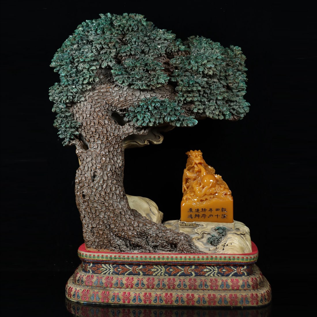 Qing Qianlong style Tianhuang stone carved dragon seal pendant (1 of 12)