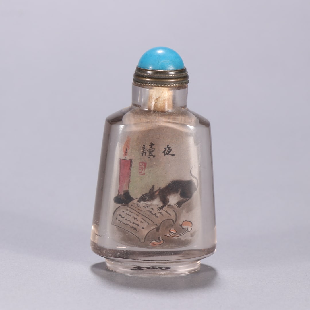 Qing Dynasty style natural crystal internal painting night reading snuff bottle: Qing dynasty style natural crystal inside-painted night reading snuff bottle, specifications: height 6.7cm, width 3.8cm, weight 70.1g