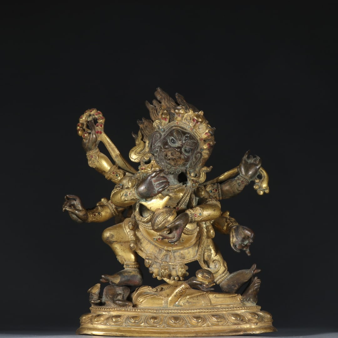 Qing Dynasty Style Gilt Bronze Mahakala Protector: Qing Dynasty style bronze gilded Mahakala guardian figure. Specifications: Height 17.2cm, Width 14cm, Weight 1770g