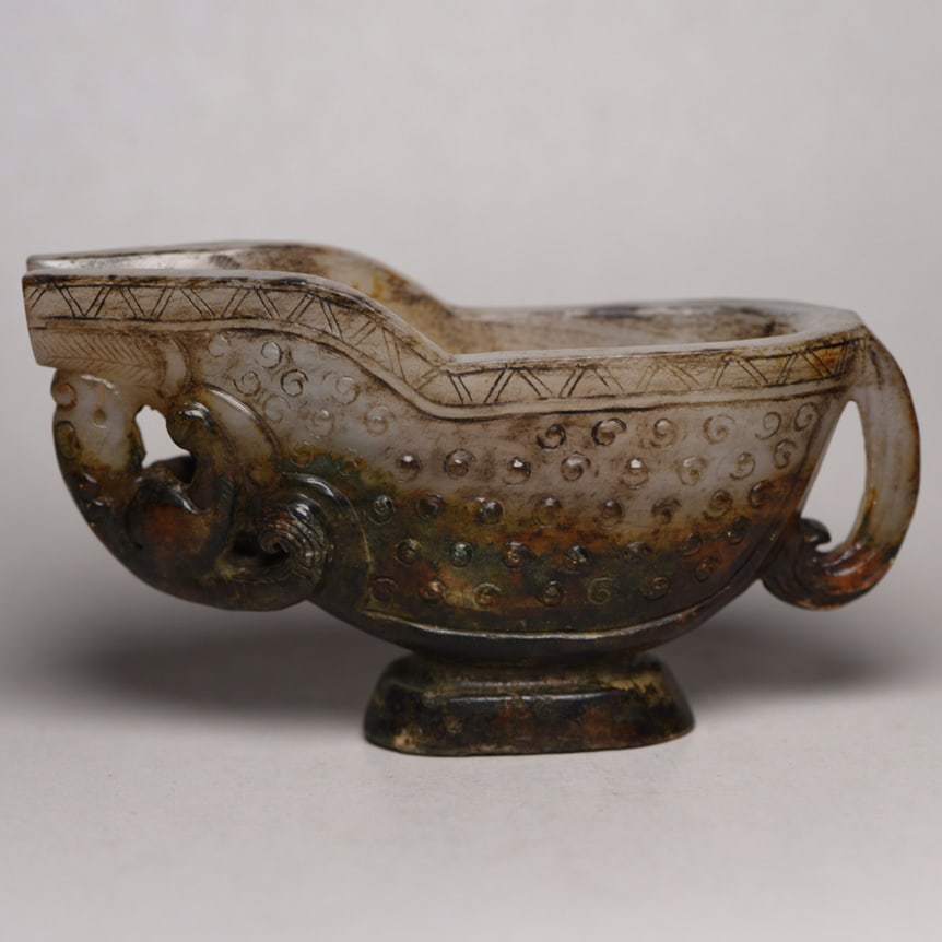 Hetian jade cup: Hetian jade cup, specifications: 9.3x5.0x2.9 cm, weight 140 grams. The jade texture is warm and smooth, the color is natural, the carving is skillful, the patina is first-class, the carving is lively,