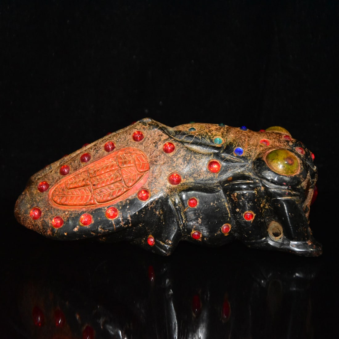 Meteorite Inlay Turquoise Cicada: Meteorite inlaid with turquoise and gold cicada, 20x10 centimeters, 2168 grams