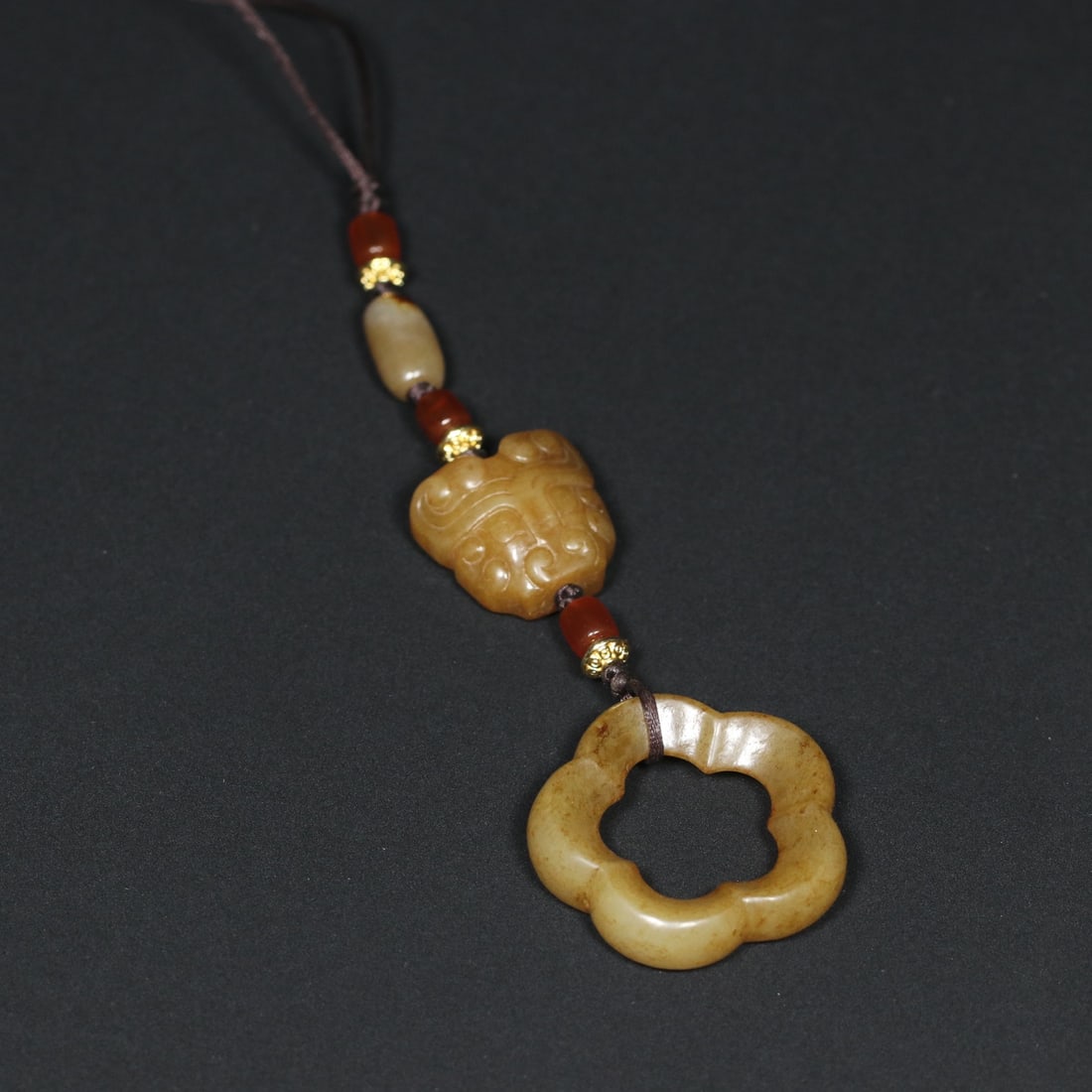 Old Hetian Jade Beast Face with Begonia Pendant: Antique Hetian jade beast face, Begonia loop pendant, exquisite carving, fine texture, old and mature varnish, details as shown in the picture, loop diameter x thickness: 3.9 x 0.9 cm, beast face leng