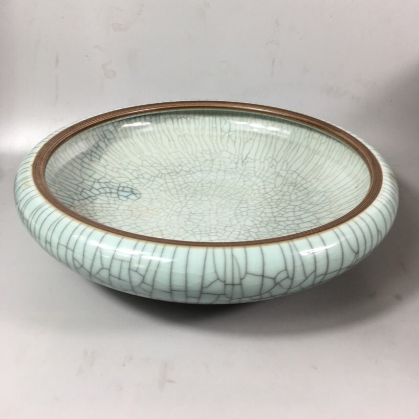 Ice-crack Glaze Large Brush Wash Basin: Crackled glaze large brush washer, diameter 24.5cm belly diameter 28.5cm height 7.5cm